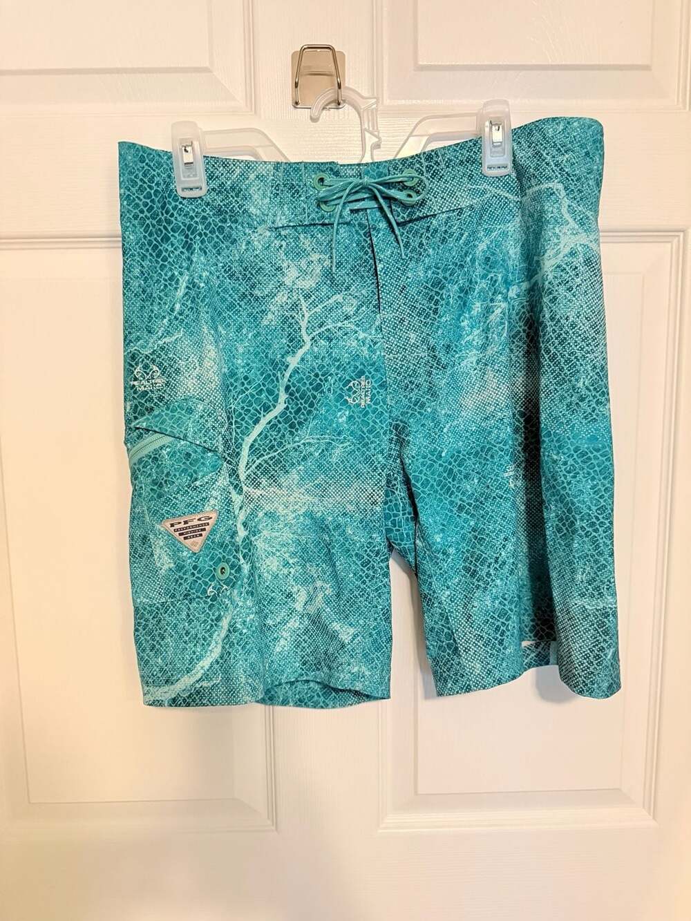 Columbia PFG Offshore II Board Shorts in Realtree Mako Print
